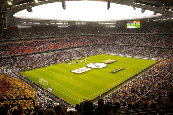 What are the key components of building a successful basketball training regimen?