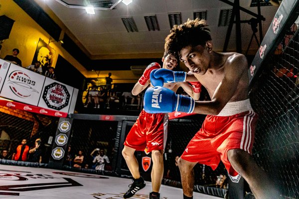 What are the best practices for organizing and hosting a local sports event?